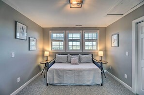 Interior - Pristine Cottage w/ Access to the Trent River (New Bern)