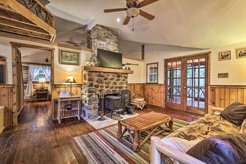Trails & Creek On-site: Tranquil Greentown Cabin