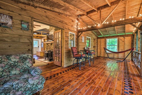 Trails & Creek On-site: Tranquil Greentown Cabin