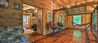 Trails & Creek On-site: Tranquil Greentown Cabin
