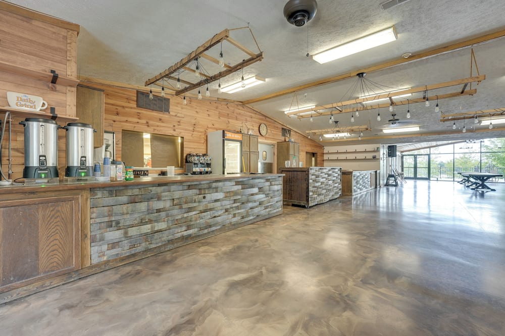 Cozy Cassopolis Cabin, Near Parks & Golfing!