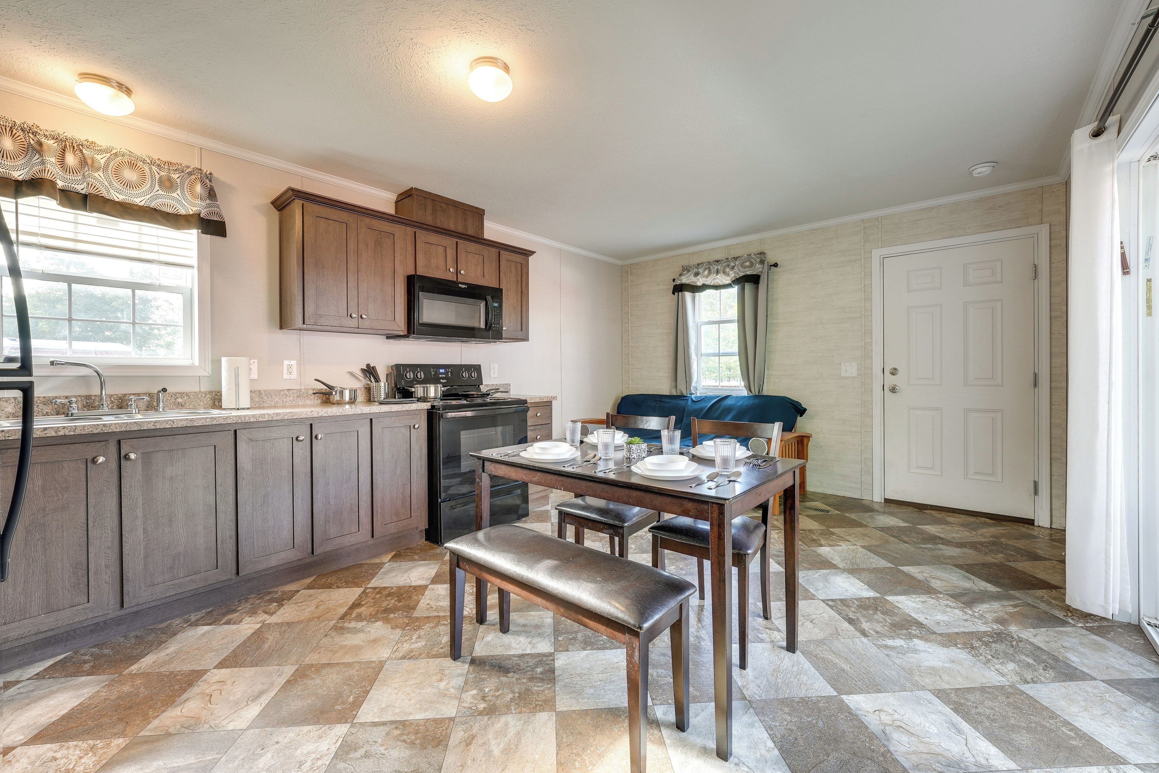 House (2 Bedrooms) | Interior