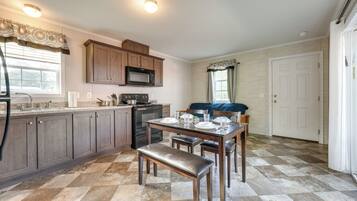 House (2 Bedrooms) | Interior