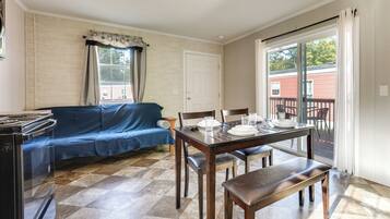 House (2 Bedrooms) | Interior