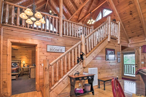 House (2 Bedrooms) | Interior - 'cubbies Cabin' w/ Hot Tub ~ 7 Mi to Dollywood! (Sevierville)