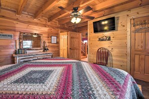 House (2 Bedrooms) | Interior - 'cubbies Cabin' w/ Hot Tub ~ 7 Mi to Dollywood! (Sevierville)