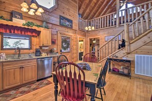 House (2 Bedrooms) | Interior - 'cubbies Cabin' w/ Hot Tub ~ 7 Mi to Dollywood! (Sevierville)