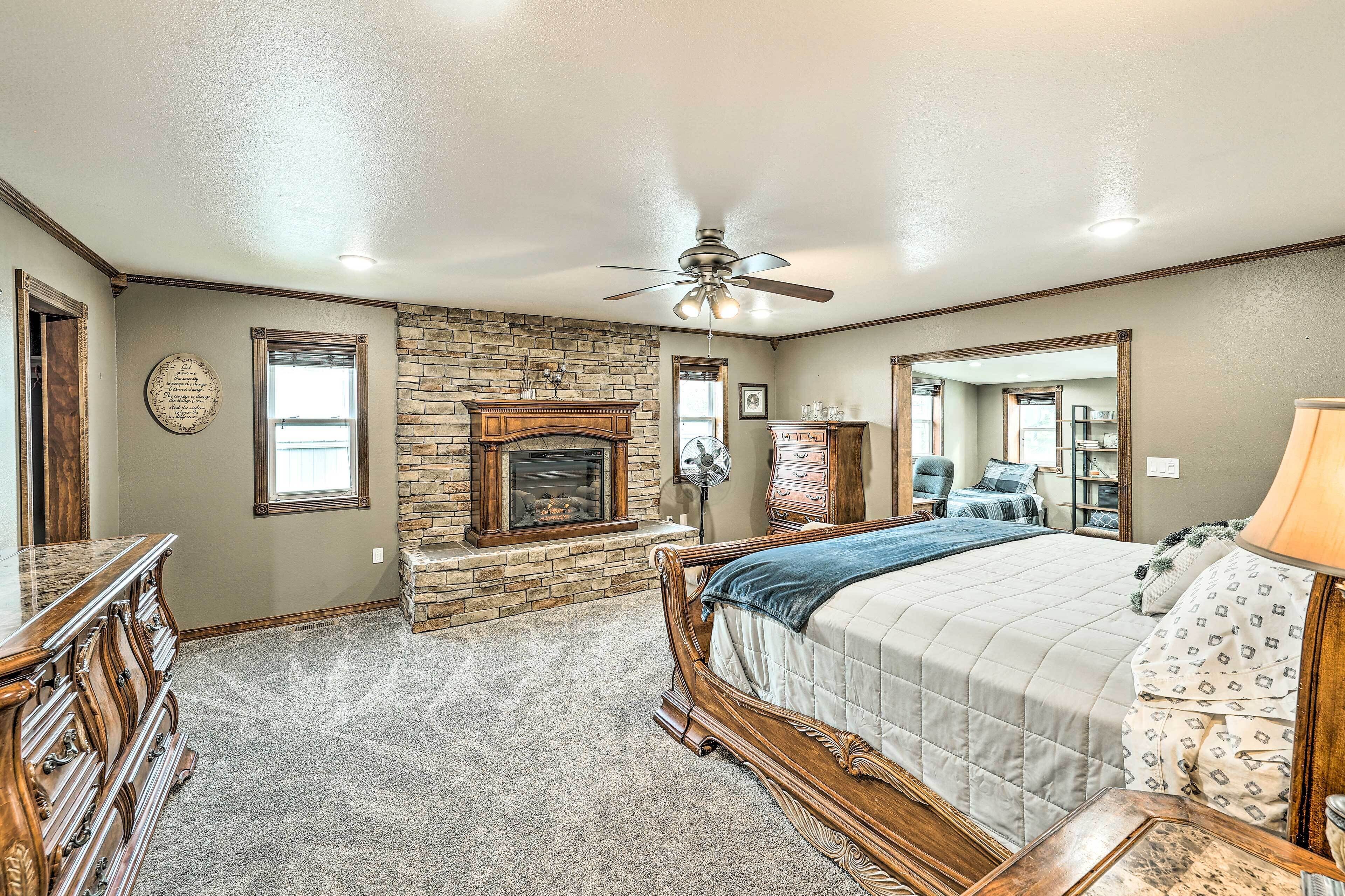 House (5 Bedrooms) | Interior