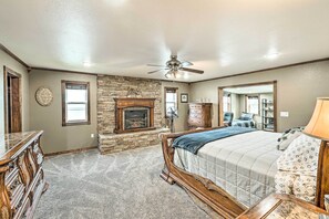 House (5 Bedrooms) | Interior