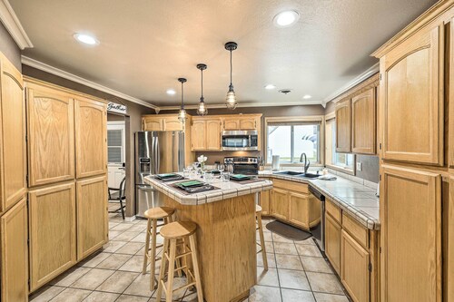 Kooskia Sanctuary w/ Patio, Fire Pit & Grill!