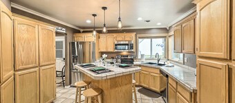 Kooskia Sanctuary w/ Patio, Fire Pit & Grill!