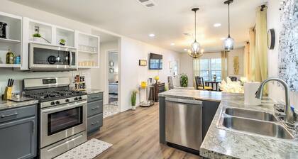 Lovely Historic Fort Worth Home w/ Deck