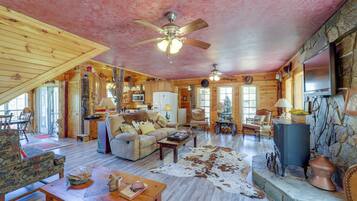 House (2 Bedrooms) | Interior