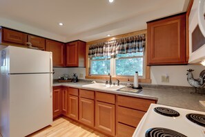 House (2 Bedrooms) | Interior