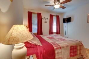 House (2 Bedrooms) | Interior