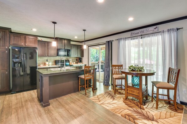 Mikroaaltouuni, uuni, liesi, astianpesukone