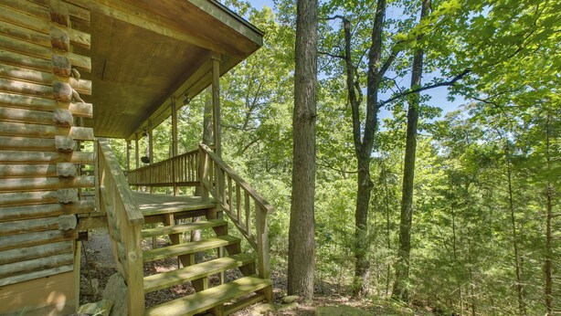 Interior - Secluded Studio w/ Deck ~ 8 Miles to Beaver Lake! (Eureka Springs)