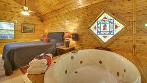 Interior - Secluded Studio w/ Deck ~ 8 Miles to Beaver Lake! (Eureka Springs)