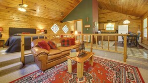 Interior - Secluded Studio w/ Deck ~ 8 Miles to Beaver Lake! (Eureka Springs)
