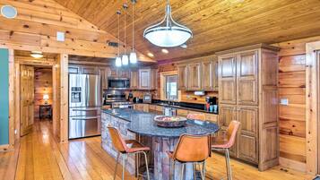 House (3 Bedrooms) | Interior