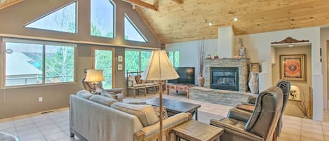 House (3 Bedrooms) | Interior