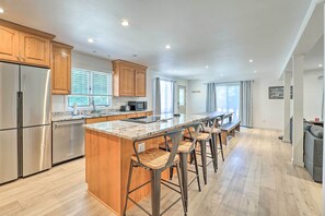 House (5 Bedrooms) | Interior