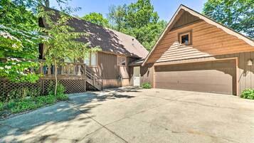 House (5 Bedrooms) | Interior