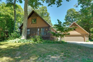 House (5 Bedrooms) | Front of property - 1 Mi to Tunnel Park: Holland Home w/ Fire Pit (Holland)