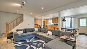 House (5 Bedrooms) | Interior