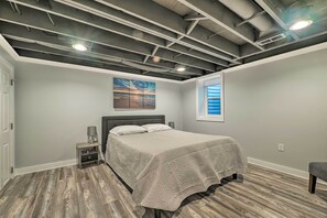 Interior - 1 Mi to Tunnel Park: Holland Home w/ Fire Pit (Holland)