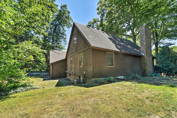 House (5 Bedrooms) | Interior - 1 Mi to Tunnel Park: Holland Home w/ Fire Pit (Holland)