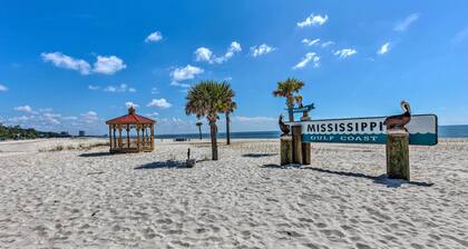 Charming Gulfport Escape: Half-mile to Beach!