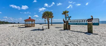 Charming Gulfport Escape: Half-mile to Beach!