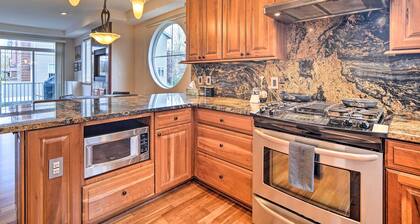Sleek Escape w/ Balcony < 1 Mi to 5th Avenue!