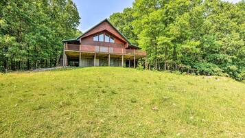 House (3 Bedrooms) | Exterior