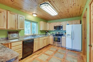 House (3 Bedrooms) | Interior - Spacious Log Cabin in Fairland, 1 Mi to Grand Lake (Fairland)