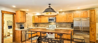 Updated Main St Apt. Near Fishlake & Capitol Reef!