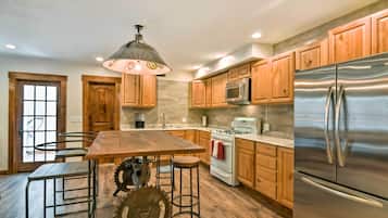 Apartment (2 Bedrooms) | Front of property