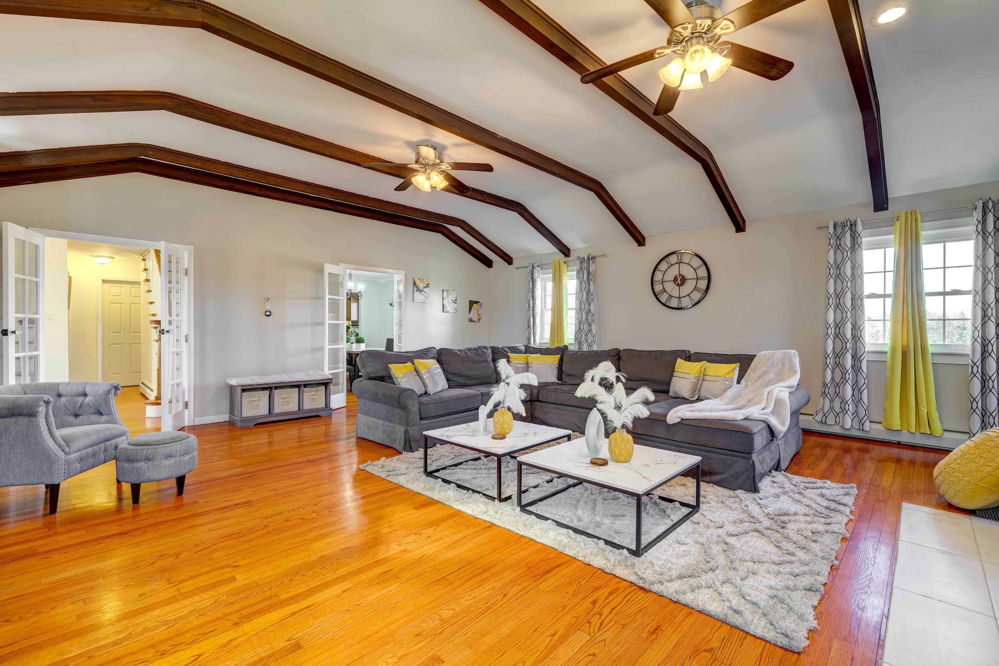 Grand Home w/ Game Room - 16 Mi to Kalahari!