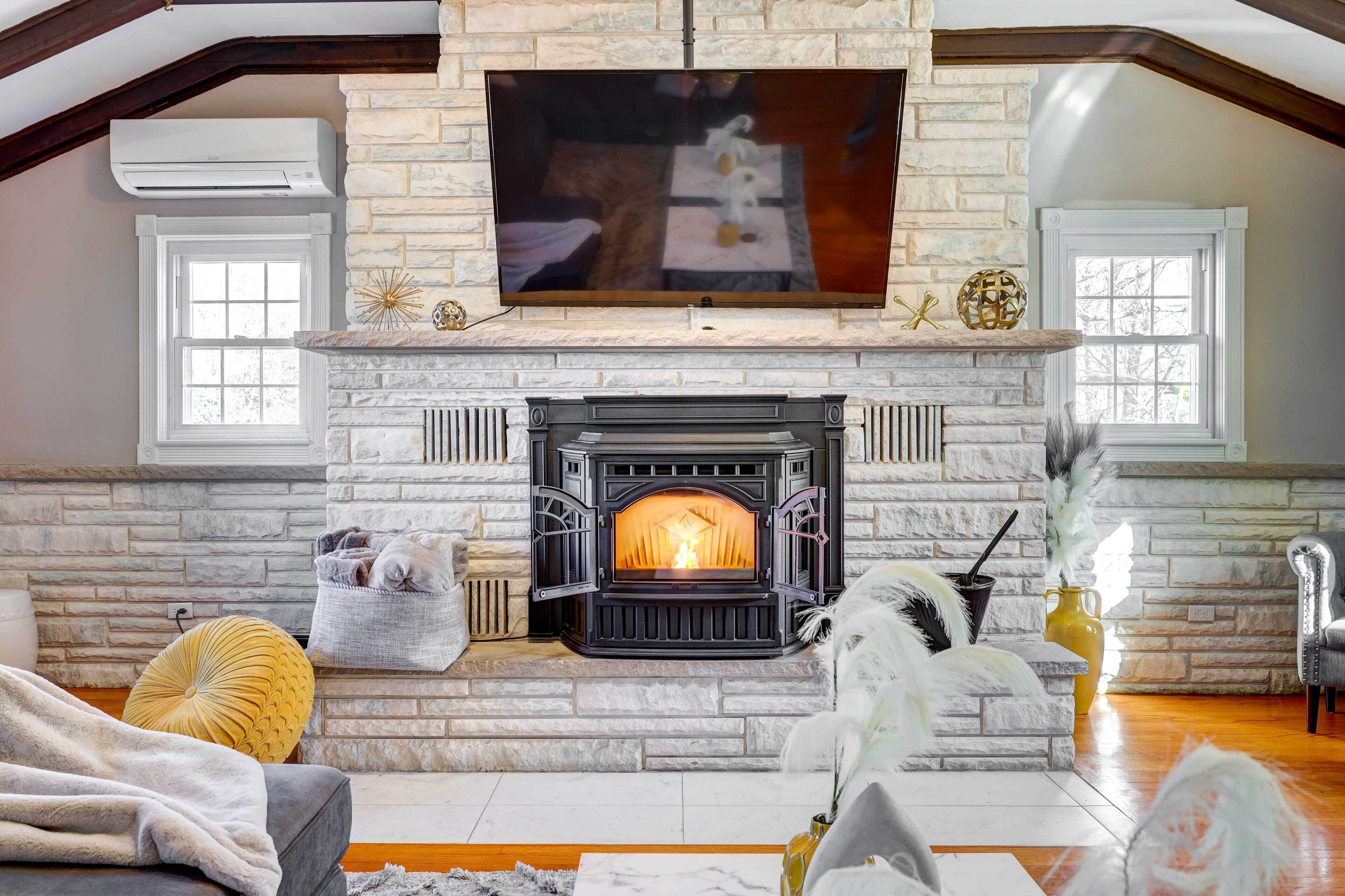 Grand Home w/ Game Room - 16 Mi to Kalahari!