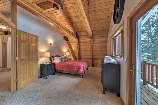 Interior - 'wild Huckleberry Cabin' in Alpine: Fire Pit, Deck (Alpine)