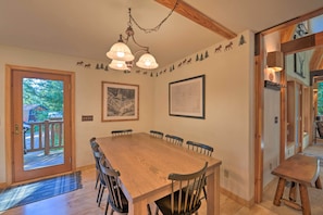 Interior - 'wild Huckleberry Cabin' in Alpine: Fire Pit, Deck (Alpine)