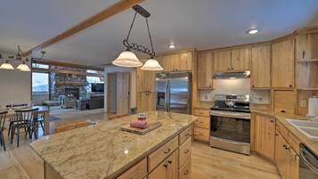 House (3 Bedrooms) | Interior