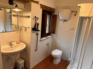 Classic Apartment, 1 Bedroom, Non Smoking | Bathroom | Shower, rainfall showerhead, hair dryer, bidet