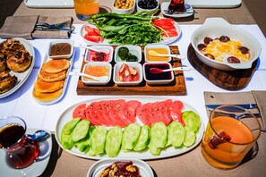 Tägliches inbegriffenes kontinentales Frühstück