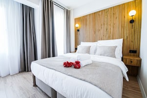 Ropa de cama de alta calidad, minibar, wifi gratis y ropa de cama