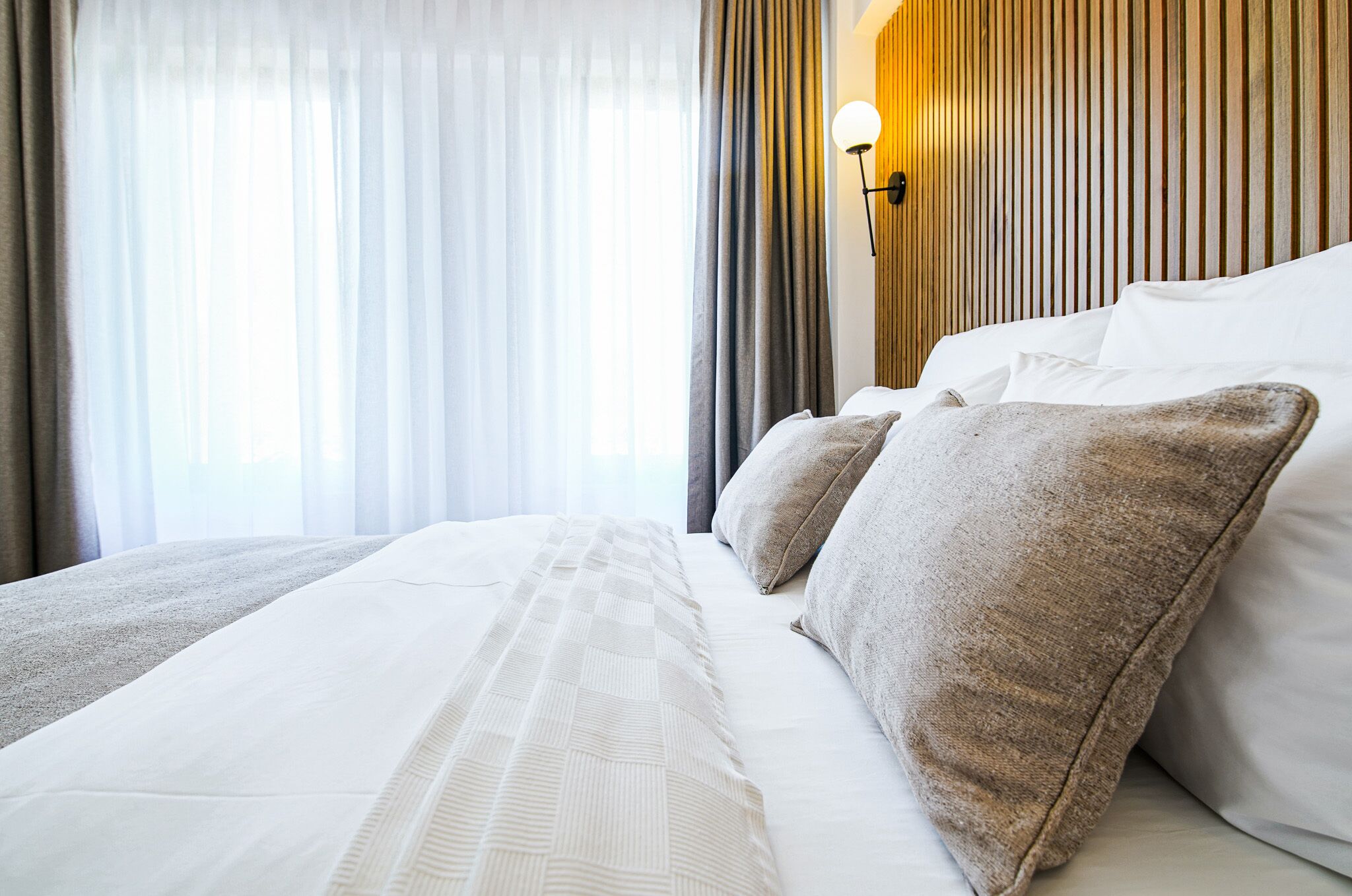 Ropa de cama de alta calidad, minibar, wifi gratis y ropa de cama 