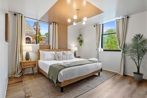 3 bedrooms, desk, iron/ironing board, travel crib - Alchemist @ The Vestry on Read (Columbia)