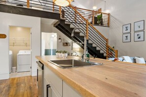 Interior - Alchemist @ The Vestry on Read (Columbia)