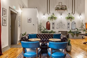 Interior - Alchemist @ The Vestry on Read (Columbia)